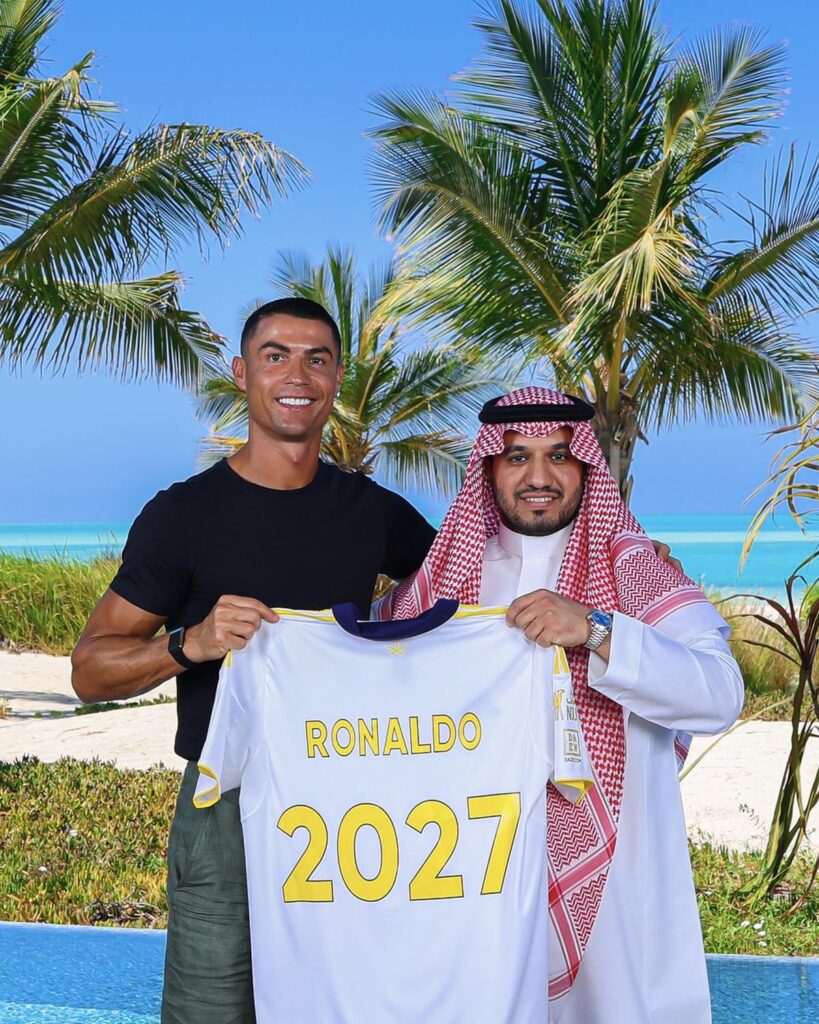 Cristiano Ronaldo Signs Historic Contract with Al-Nassr – A New Era Begins!